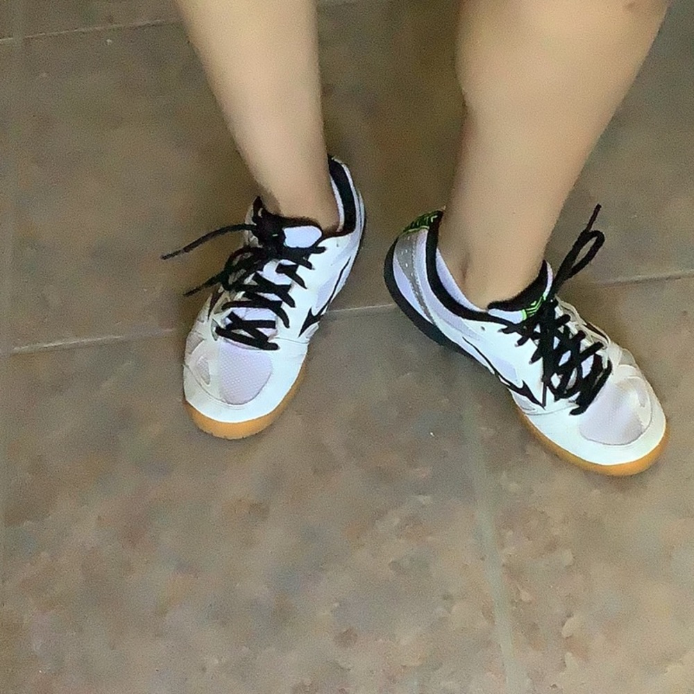 Mizuno cyclone women’s sneakers